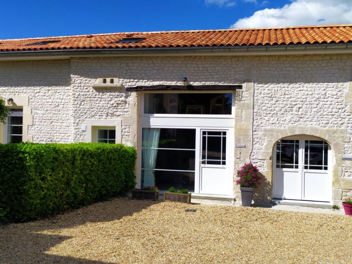 Les Gites Du Vigneron Et Cd'H Saint-Seurin-de-Palenne Exterior foto